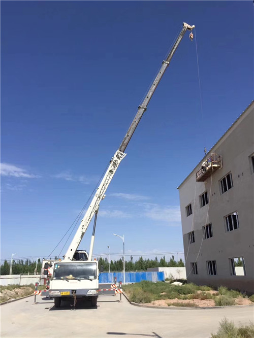 海城区“轻装强干”—— 吊车的 “轻量化臂架” 技术
